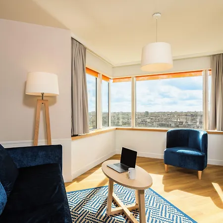 Adagio Centre Tour Eiffel Aparthotel 4*