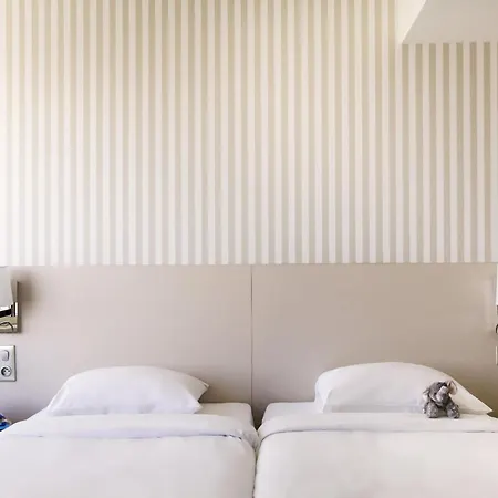 Adagio Centre Tour Eiffel Aparthotel 4*